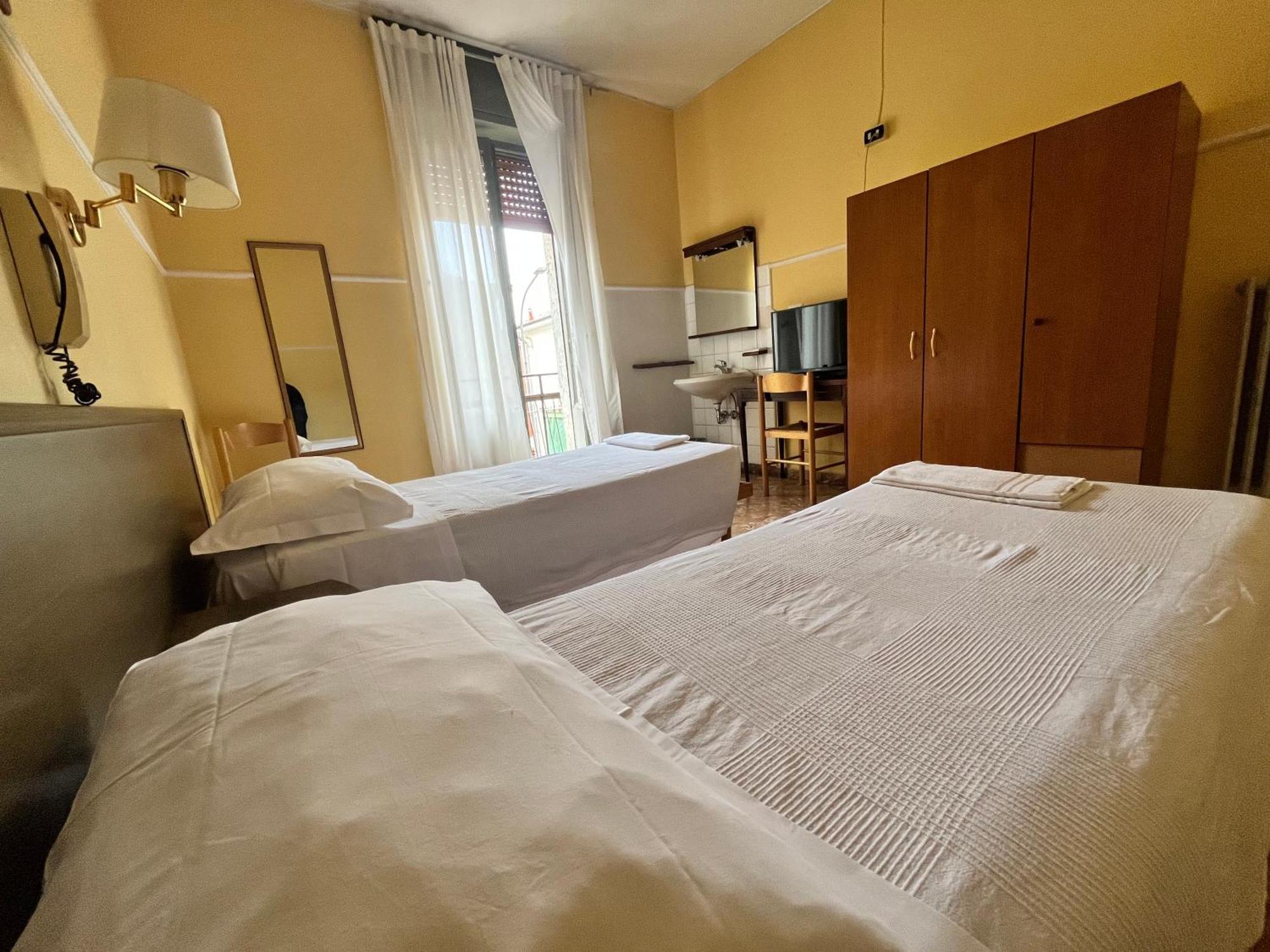 Hotel Parini سيسانو بوسكون المظهر الخارجي الصورة